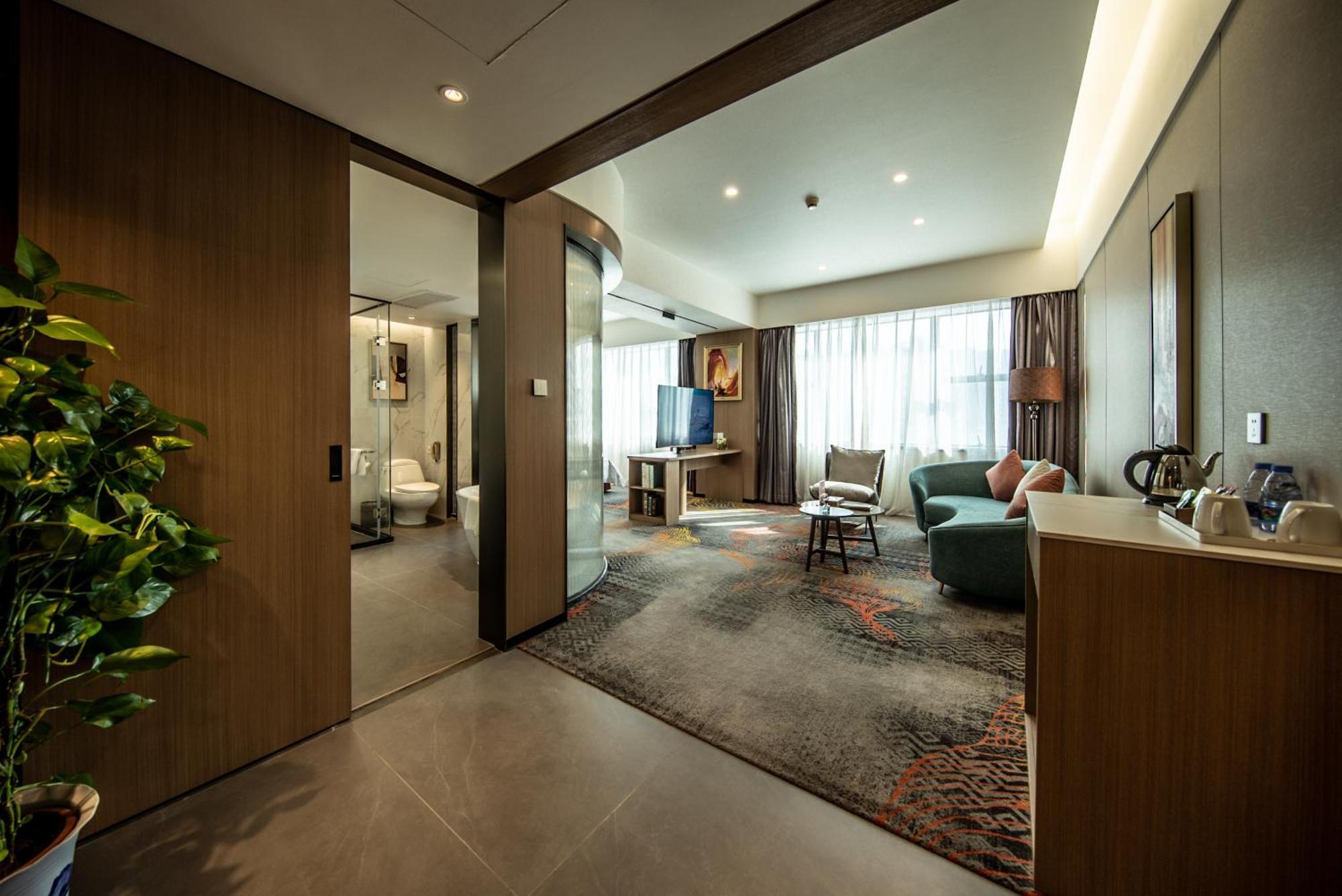 Romanjoy International Hotel Шънджън Екстериор снимка
