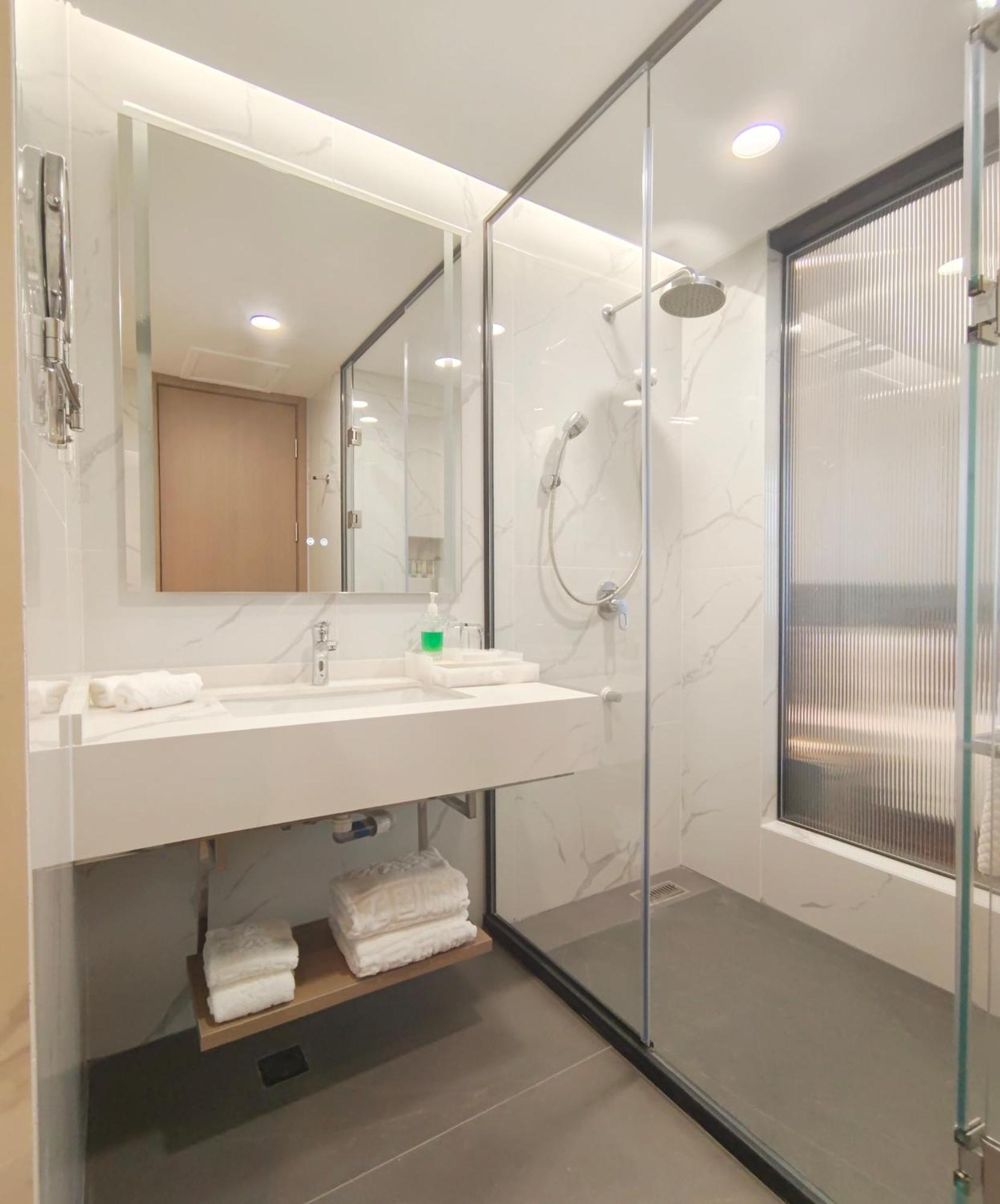 Romanjoy International Hotel Шънджън Екстериор снимка