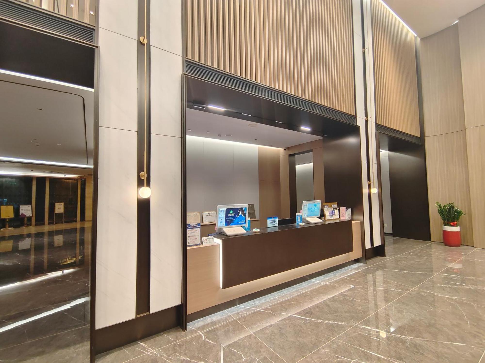 Romanjoy International Hotel Шънджън Екстериор снимка